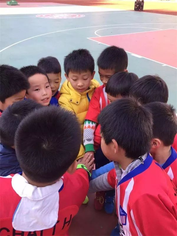 足球规则讲解守门员_足球讲解守门员规则图片_足球讲解守门员规则视频