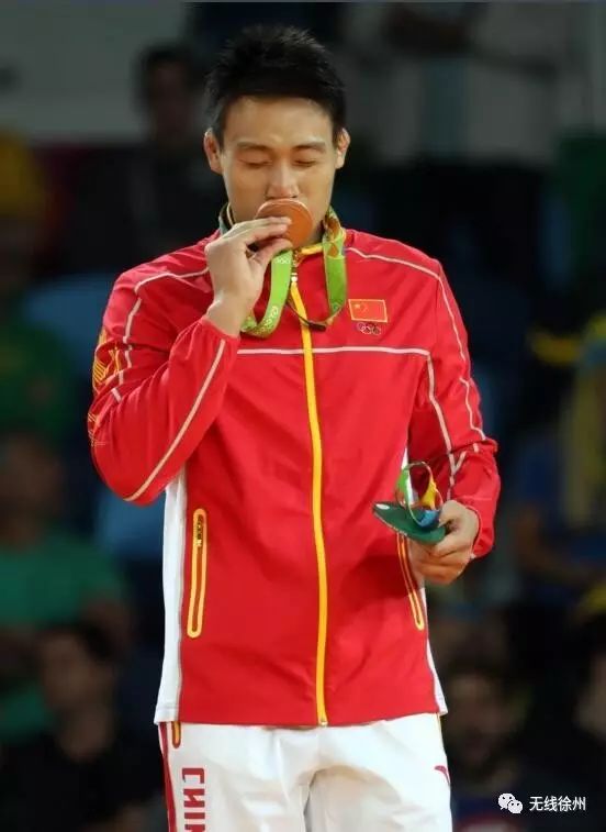 中国年纪小的游泳冠军男_中国现在游泳男的冠军_游泳年纪冠军男中国小伙是谁