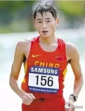 游泳年纪冠军男中国小伙是谁_中国年纪小的游泳冠军男_中国现在游泳男的冠军