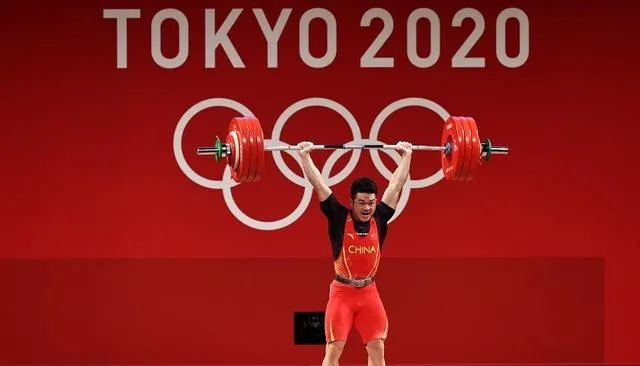 冠军足球怎么样了英文翻译_足球冠军英语_冠军足球debug翻译