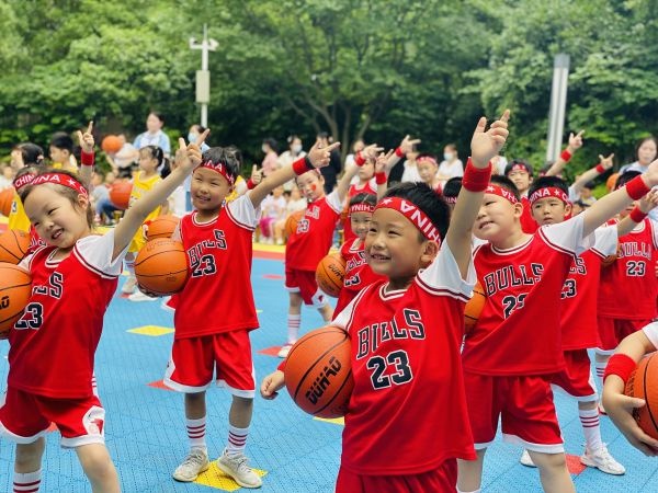 小班篮球游戏规则_篮球的 规则幼儿园小班_小班篮球