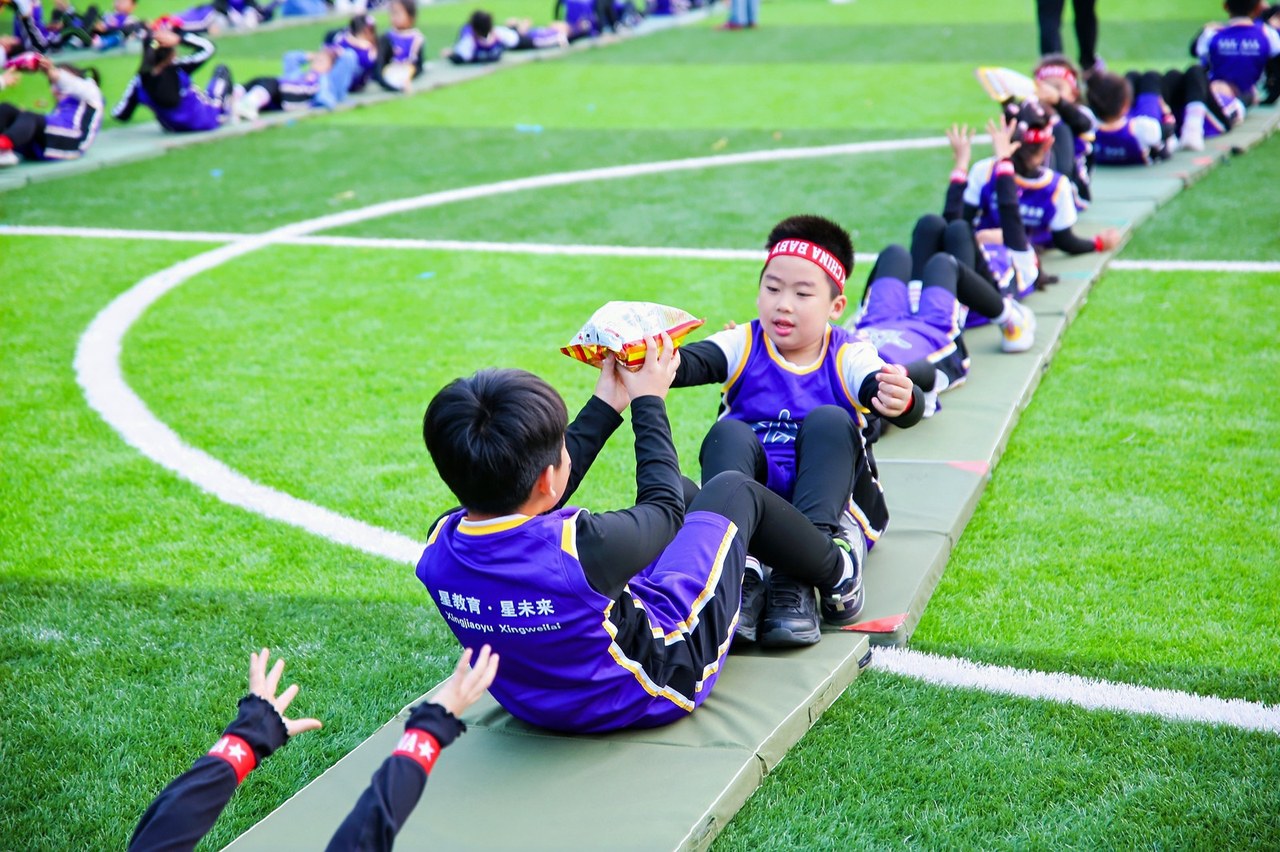 小学生现代体操_体操视频大全小学生_体操运动视频锻炼小学生