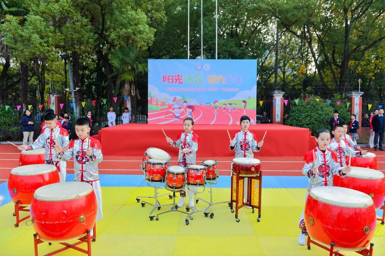 体操运动视频锻炼小学生_小学生现代体操_体操视频大全小学生