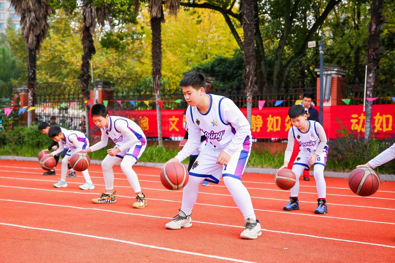 体操运动视频锻炼小学生_小学生现代体操_体操视频大全小学生