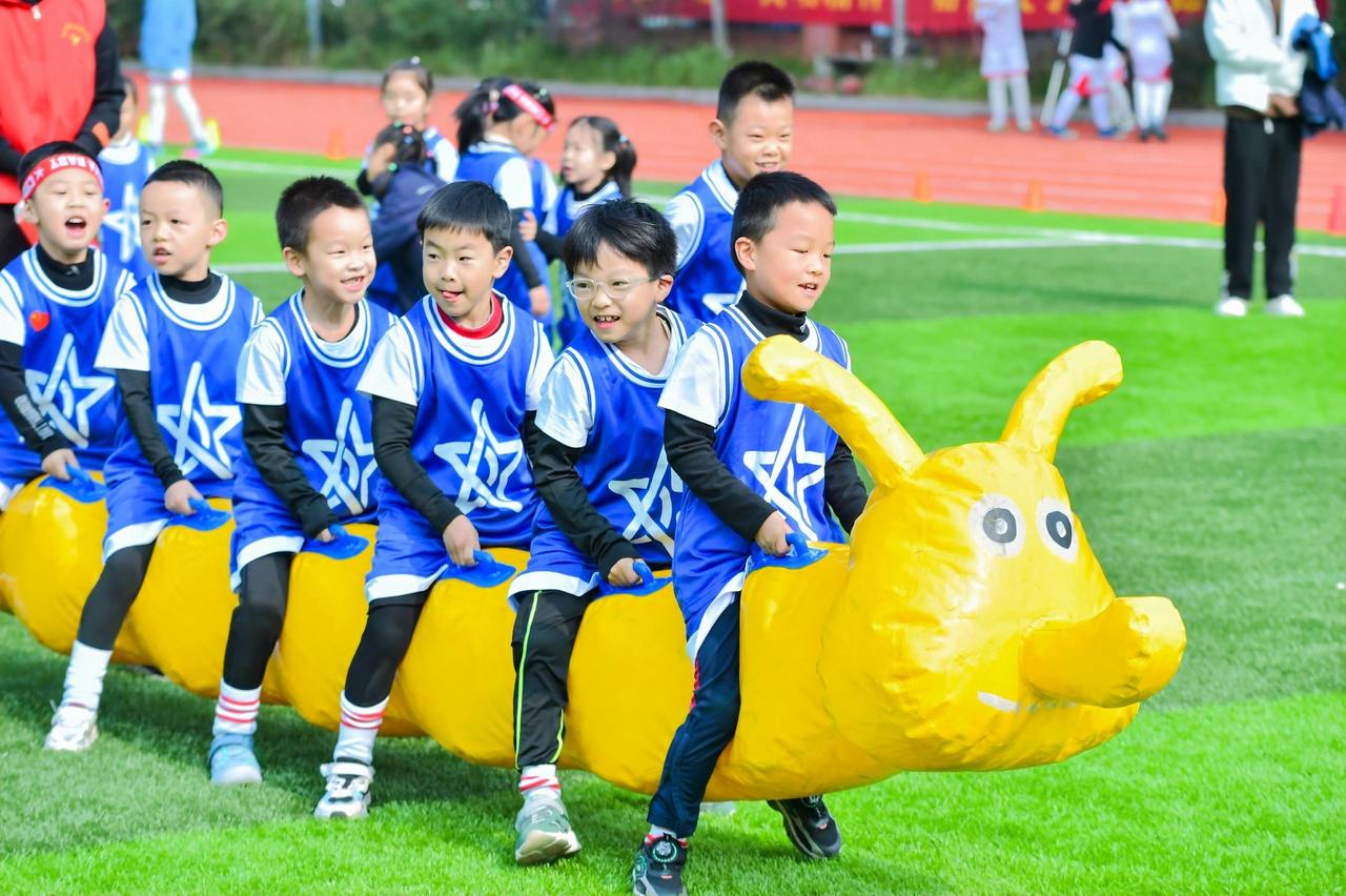 体操运动视频锻炼小学生_体操视频大全小学生_小学生现代体操